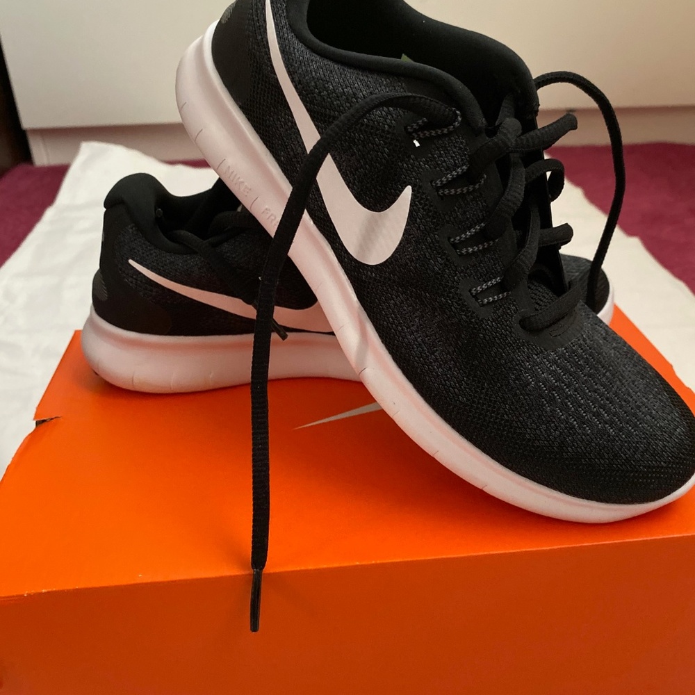NIKE FREE RUN RN